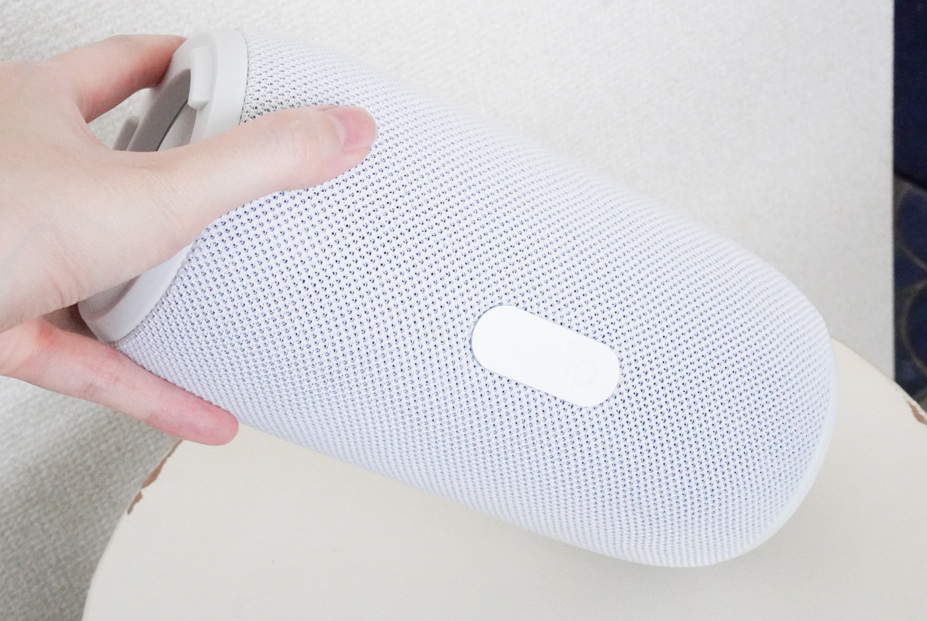 手でSudio F5 Proを持った様子